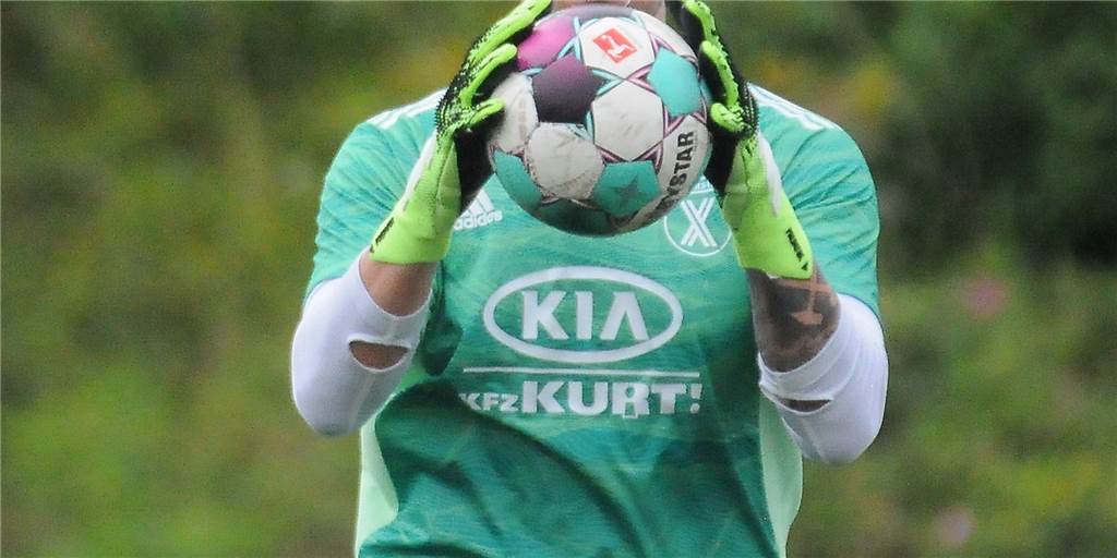 Torwart spielt in Frankfurt statt in Castrop-Rauxel – schwere Verletzung stoppt ihn Torwart spielt in Frankfurt statt in Castrop-Rauxel – schwere Verletzung stoppt ihn