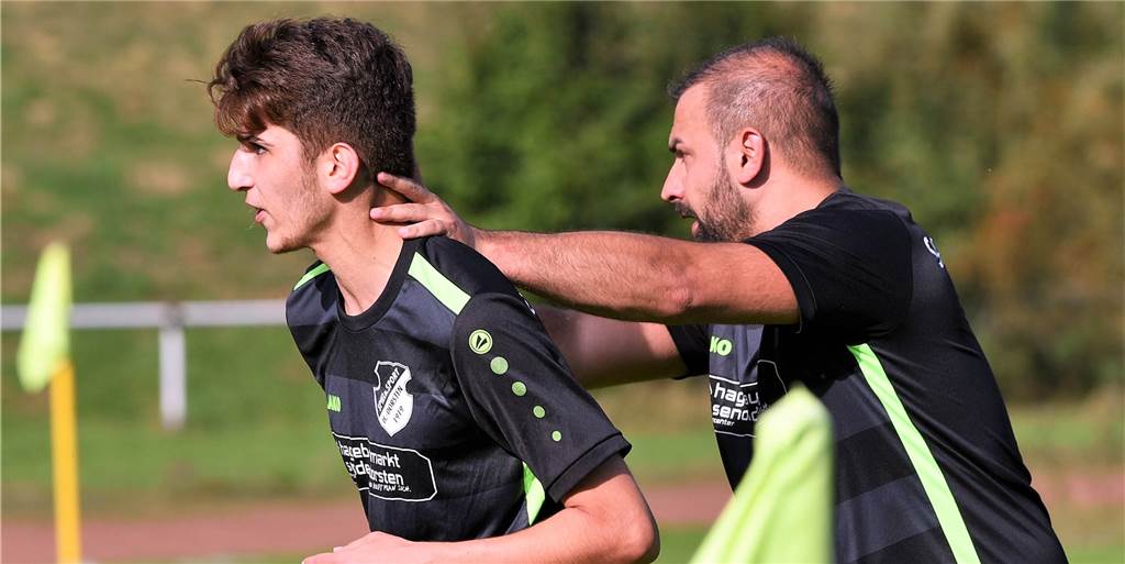 Einen punktlosen B-Ligisten noch vor dem Abstieg retten - schaffen drei Brüder das Fußballmärchen? Einen punktlosen B-Ligisten noch vor dem Abstieg retten - schaffen drei Brüder das Fußballmärchen?