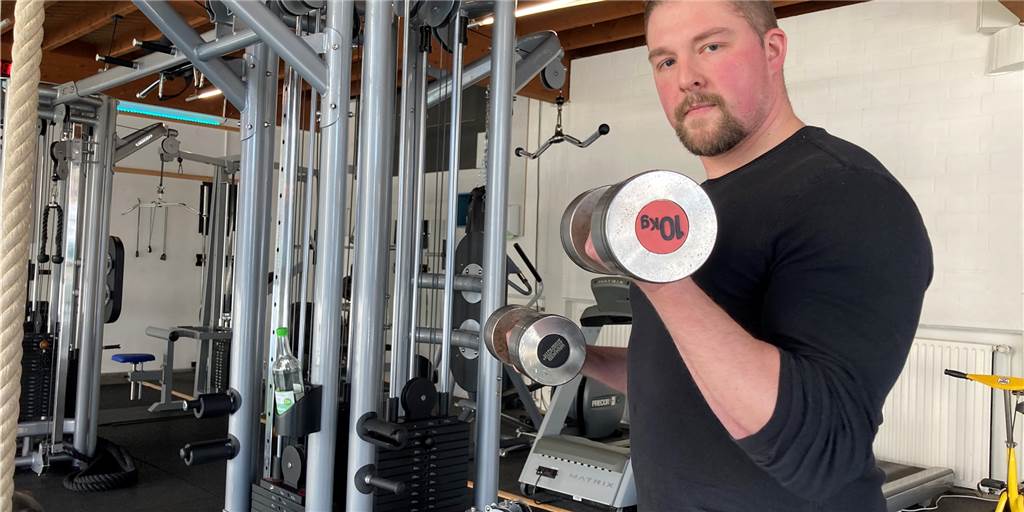 Personal Trainer aus Lünen in der Pandemie: „Sehr enttäuscht vom Staat“ Eigentlich kämpft Malte Ströhlein mit seinen Kunden im „T-Flex Boot Camp" in Lünen gegen Kilos und für einen gesunden Lebensstil. In der Corona-Pandemie geht es für ihn aber vor allem ums wirtschaftliche Überleben.