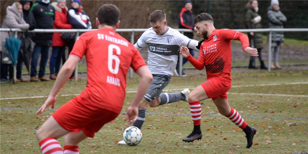 Die Landesliga-Tabelle lügt: Der Werner SC ist kein Top-Team Marvin Stöver (am Ball) und dem Werner SC fehlt ein Erfolgsrezept gegen Spitzenmannschaften.