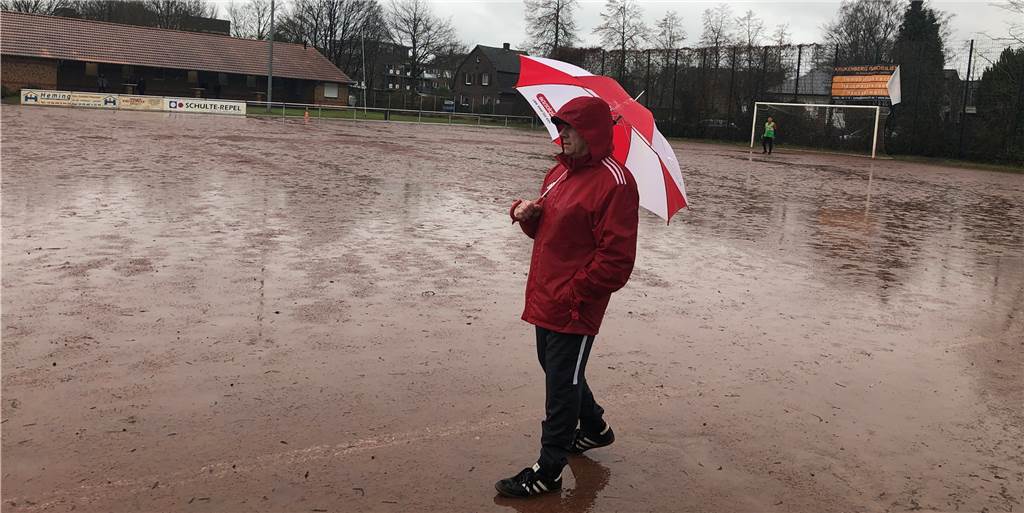 Nur die Harten komm‘n in‘n Garten - auf zwei von Dorstens letzten Ascheplätzen wurde gespielt Bernd Reuter, FC Rot-Weiss Dorsten