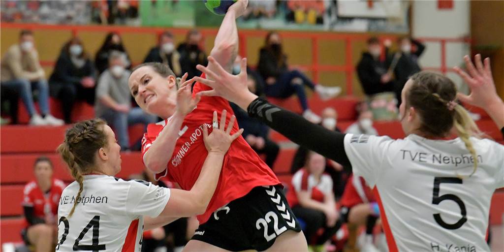 Schwere Verletzung überschattet Niederlage des VfL Brambauer: „Das war ein Schock“ VfL-Spielerin Jana Brannekämper musste beim Spiel gegen Netphen vorzeitig vom Platz.