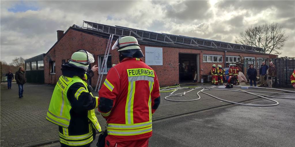Schwarzer Rauch über dem Düstermühlenweg: Heizungsanlage in Flammen Schwarzer Rauch über dem Düstermühlenweg: Heizungsanlage in Flammen