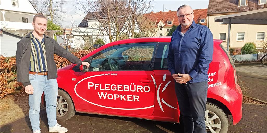 Lüner Pflegedienst-Chef: Produzieren künstlich zweiten Pflegenotstand Linus (l.) und Michael Wopker vom gleichnamigen Pflegedienst: Wegen der Impfpflicht in Pflegeberufen haben drei Mitarbeiter gekündigt.