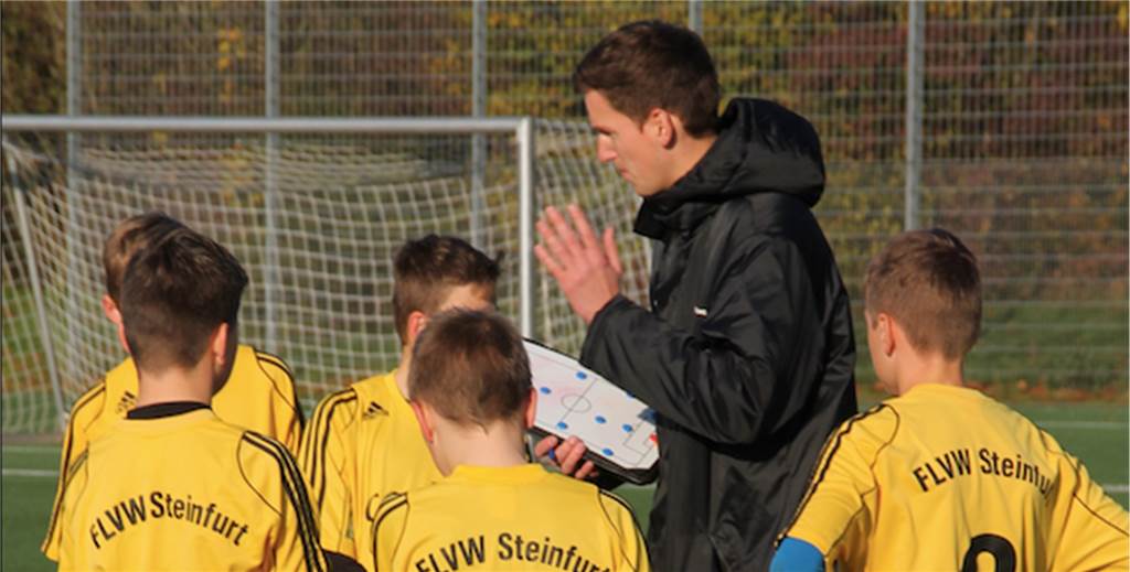 Trainerausbildung mit Ex-BVB-Profis: Neuzugang des BSV Heeren gehört zu „prominentem Jahrgang“ Als Stützpunkttrainer war Tobias Hesping viele Jahre beim Deutschen Fußballbund (DFB) beschäftigt.