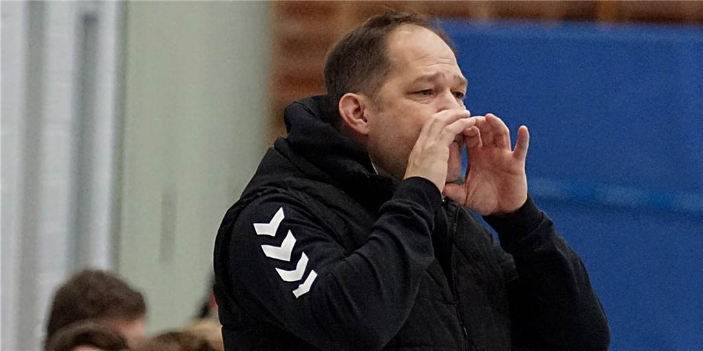 „Feuerwehrmann“ Tobias Liedschulte führt bei Westfalia Kamen ein Trainer-Doppelleben Tobias Liedschulte vom TuS Westfalia Kamen stellt Unterschiede in der Ansprache an Frauen- und Männermannschaften fest.