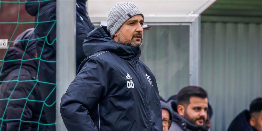 Türkspor Dortmund ist Spitzenreiter: Stammspieler auf der Bank, zwei sind gar nicht im Kader Türkspor Dortmund ist Spitzenreiter: Stammspieler auf der Bank, zwei sind gar nicht im Kader