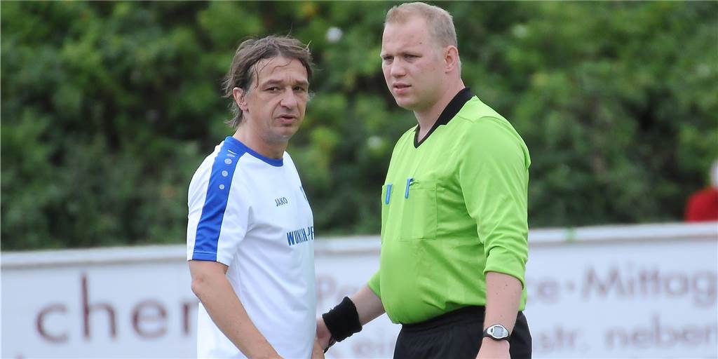 Neuzugang des FC Castrop-Rauxel verletzt sich schwer - Trainer Wurst: „Da musste ich ran“ Michael Wurst (l., hier noch im Trikot des FC Frohlinde) gab für den FC Castrop-Rauxel sein Comeback als Spieler.