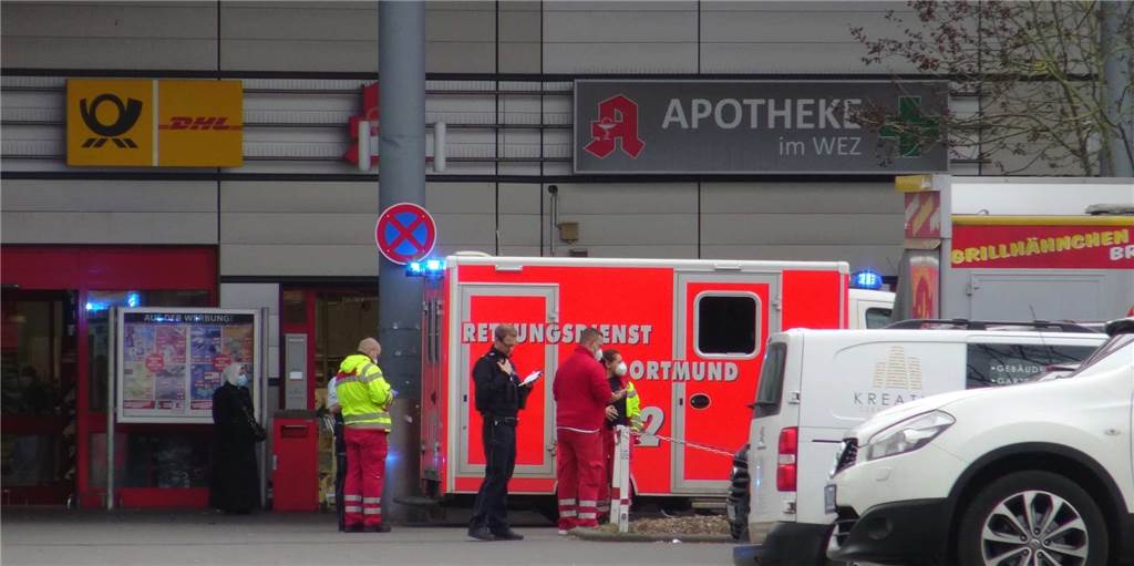 Bei einem Vorfall an einem Einkaufszentrum in Dortmund wurde eine Person verletzt.