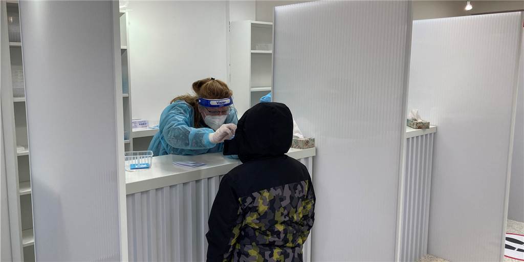 Selmer Apotheken testen vor Schulbeginn: Erleichterung für Grundschulen Das Testzentrum der Borker Stephanus-Apotheke ist eine gute Möglichkeit für Kinder, sich schon vor Schulbeginn testen zu lassen.