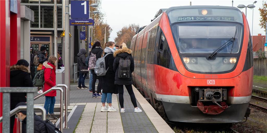 Zwölf Fahrten ohne Fahrschein: 28-Jähriger sah keinen anderen Ausweg Zwölf Mal wurde der 28-jährige Ahauser im Zug zwischen Ahaus und Gronau ohne Fahrschein erwischt. Zwar nur ein geringer Schaden, dennoch wurde er vom Ahauser Amtsgericht zu einer empfindlichen Geldstrafe verurteilt (Symbolfoto)..