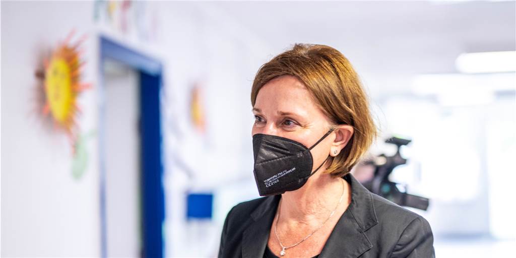 Bekannt heißt nicht beliebt: Die schlechtesten Noten kassiert Schulministerin Gebauer Gerade eine Schulministerin mag keine schlechte Noten. Yvonne Gebauer muss gleichwohl damit leben.