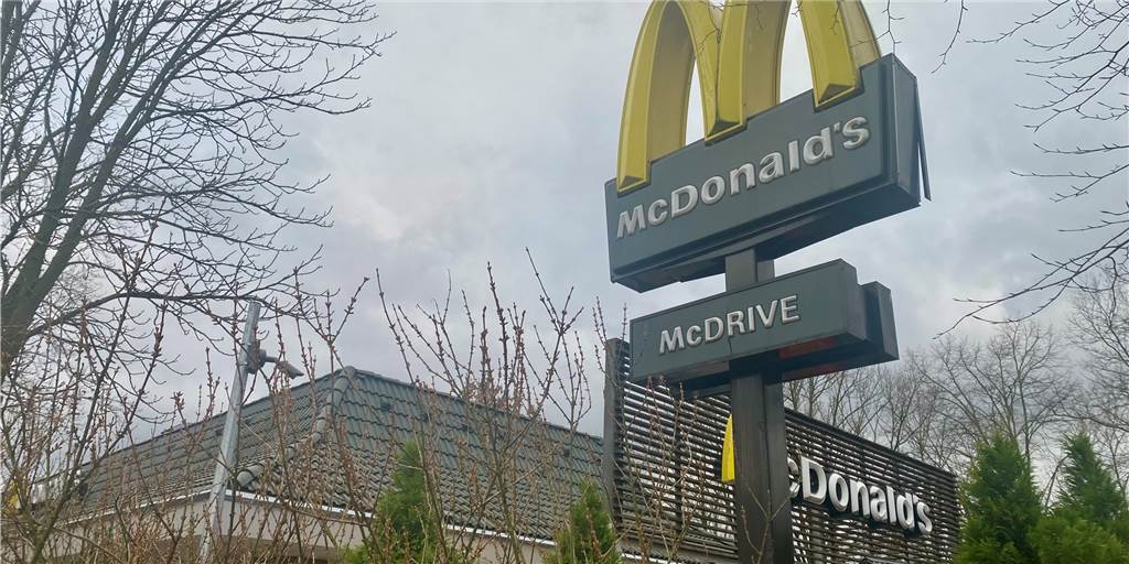 Riesen-Wirbel um „Booster-Burger“ vom Castrop-Rauxeler „Burgermeister“ Hier gibt es am Freitag (11.2.) Burger-Menüs für Impflinge: Die McDonald's Filiale in der Bahnhofstraße.
