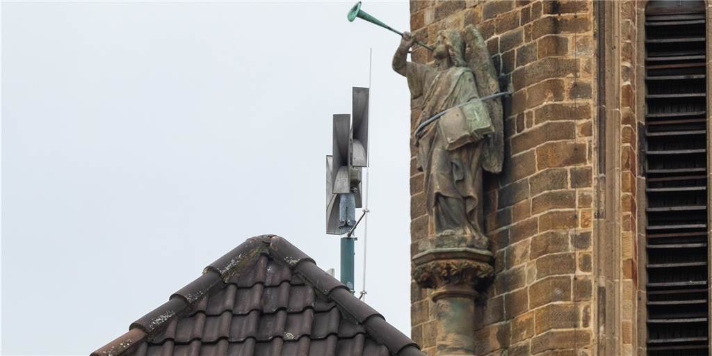 Vier neue Sirenen warnen die Stadtlohner im Katastrophenfall Der Engel mit der Posaune am Kirchturm von St. Otger gibt keinen Laut von sich. Die Sirene auf dem Dach des Rathauses aber warnt im Ernstfall. Das Sirenenetz in Stadtlohn soll in diesem Jahr um weitere vier Standorte ergänzt werden.