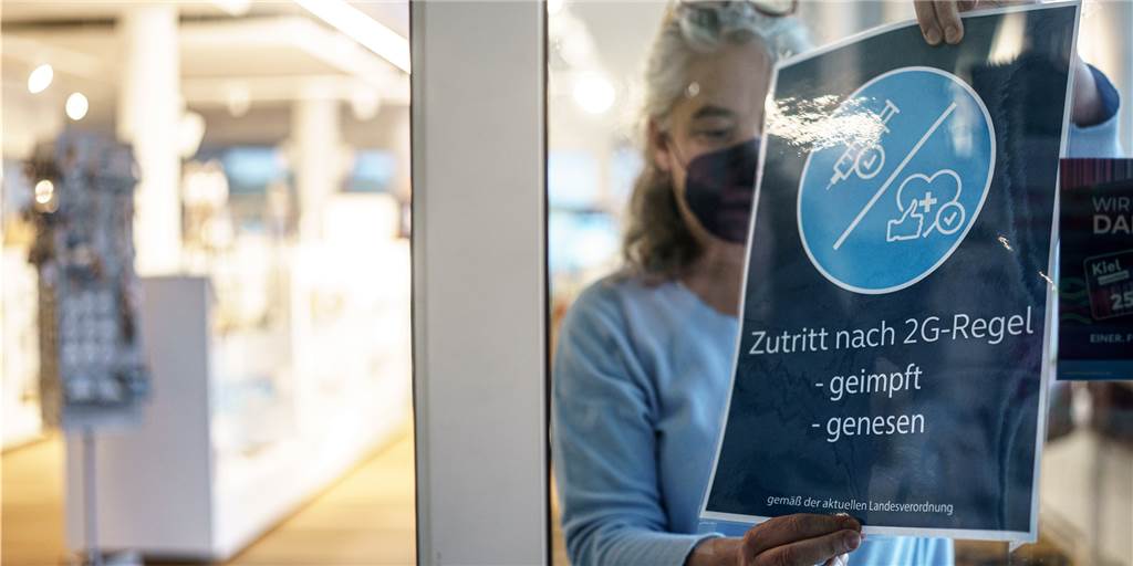 Chaos beim Corona-Schutz: Menschen in NRW haben völlig zurecht die Nase voll In Schleswig-Holstein gilt seit dem 9. Februar die 2G-Regel im Einzelhandel nicht mehr, in NRW gilt sie noch. Aber wie lange? Vielleicht bald statt 2G nur FFP2? Die Menschen in NRW sind frustriert über das Regel-Chaos bei den Corona-Schutzmaßnahmen und fordern bundesweite Einheitlichkeit.