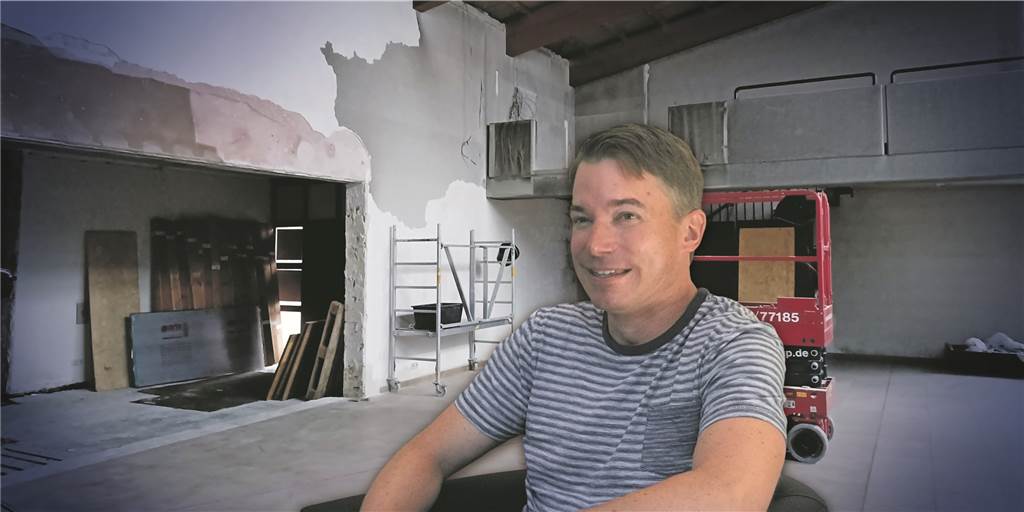 Nach Feuer: Kirche und Gemeindezentrum sind weiter nicht nutzbar Pfarrer Dominik Kemper und die evangelische Kirchengemeinde Henrichenburg hoffen, Weihnachten wieder in der Erlöserkirche feiern zu können. Die ist derzeit eine einzige Baustelle.