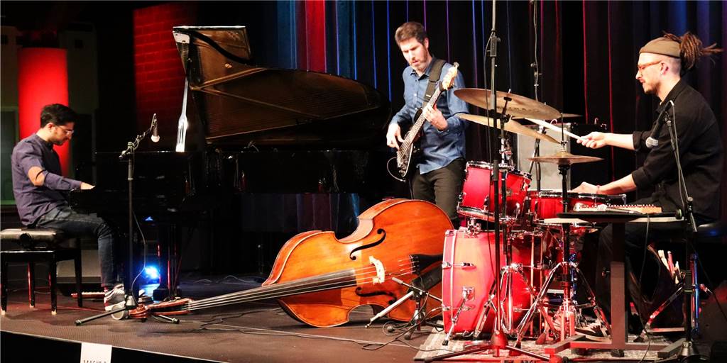 Philippe Lemm Trio aus New York bot einen Schmelztiegel der Klänge Sharik Hasan, Jeff Koch und Philippe Lemm (v.l.) gaben eine zauberhafte Performance im Gemeinschaftshaus Wulfen.