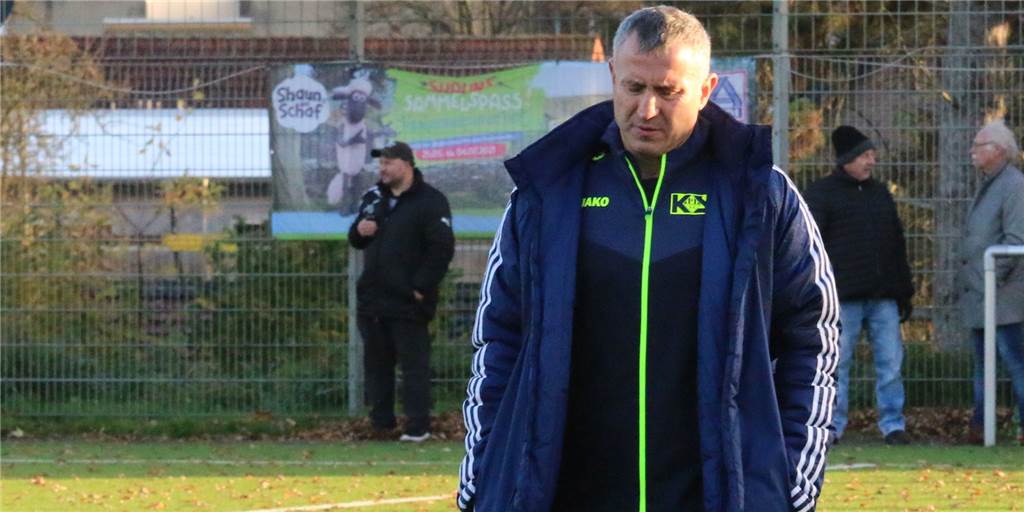 Corona trifft halbe Mannschaft: Kamener SC sagt sofort die nächsten Spiele ab KSC-Trainer Ahmet Kahya muss wegen sechs Coronafällen nicht nur das Spitzenspiel gegen den SV Langschede absagen.