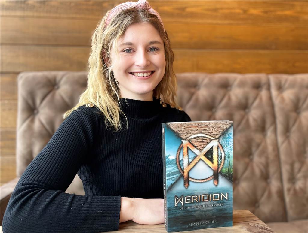 Wer „Die Tribute von Panem“ liebt, wird auch „Meridion“ von Jasmin Halounek verschlingen Jasmin Halounek mit ihren Erstlingswerk „Meridion“.