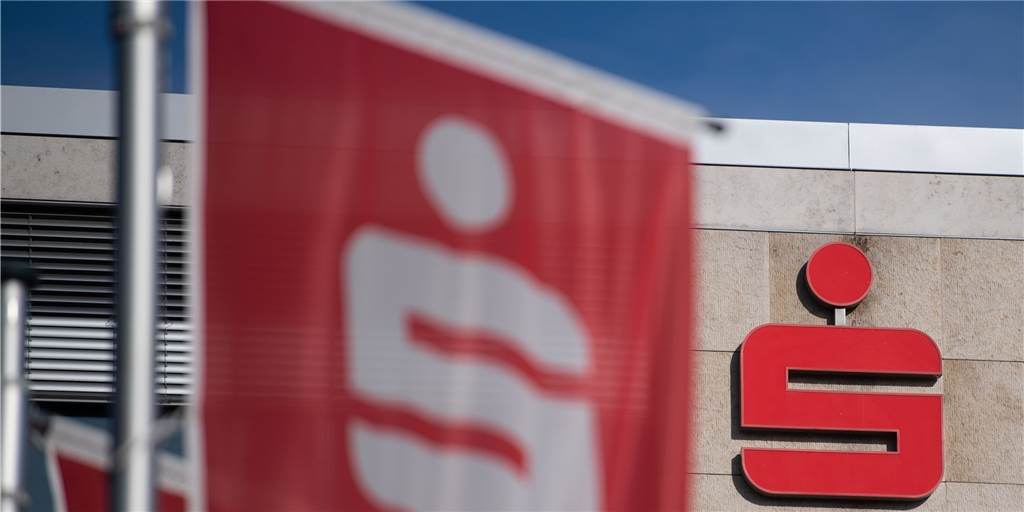 Kontogebühren: Ombudsmann gibt einem Ahauser Kunden recht Die Sparkasse steht weiterhin im Mittelpunkt vieler Kundinnen und Kunden. Es geht nach wie vor um die Kontoführungsgebühren. Nun hat sich ein Leser an die Redaktion gewandt, der sich von der Bank nicht hat abwimmeln lassen.