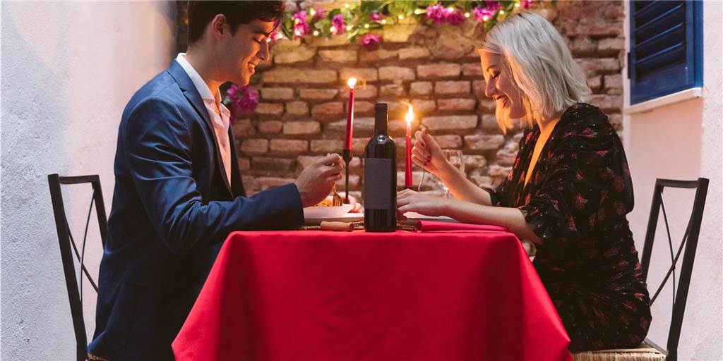 Diese Valentinsmenüs erwarten Verliebte in Nordkirchen Viele Paare gehen am Valentinstag essen. Auch in Nordkirchen ist dies möglich.