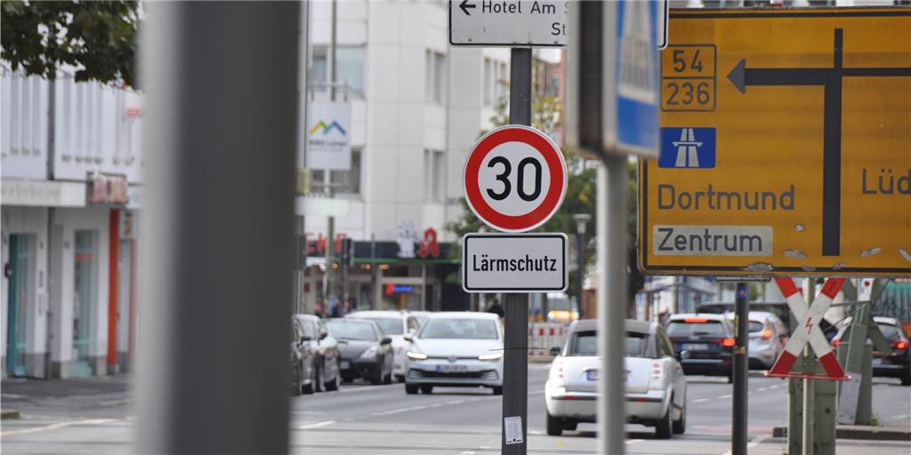 FDP kritisiert: Rückstaus durch Tempo-30-Regelung Die Münsterstraße ist eine von sechs Lüner Straßen auf der aus Lärmschutzgründen Tempo 30 eingeführt wurde. Die FDP will nun frühzeitig die Wirksamkeit der Reglung prüfen.