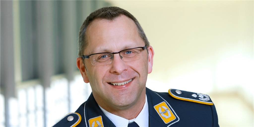 Christian Weiper dirigiert bald in den ganz großen Konzertsälen Oberstleutnant Christian Weiper hatte mit dem von ihm dirigierten Luftwaffenmusikkorps enge Beziehung nach Ahaus gepflegt. Nun nimmt er eine neue Herausforderung an - beim Musikkorps der Bundeswehr.