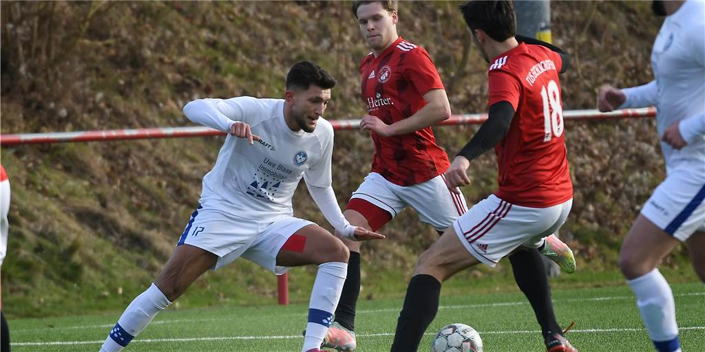 Bittere Pleite: FC Castrop-Rauxel verspielt eine 2:0-Führung gegen Eichlinghofen Der FC Castrop-Rauxel (weiß) kassierte eine bittere Pleite gegen Eichlinghofen.