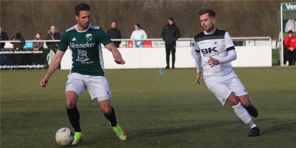 Marcel Stiepermann (l.) war am Wochenende für den FC Nordkirchen gegen Teutonia Waltrop erfolgreich.