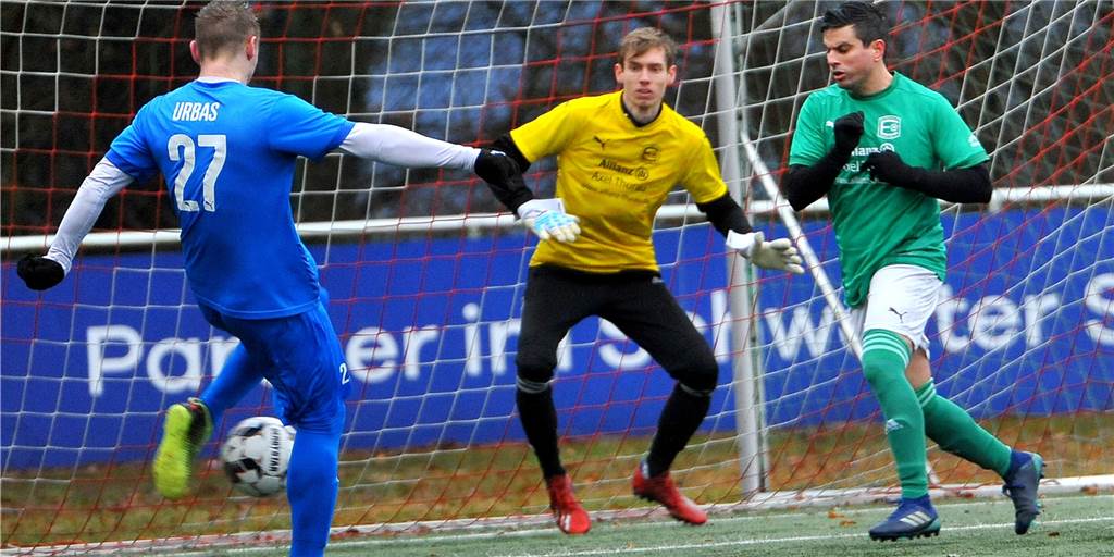 Nach dem Zusammenprall gingen beim Keeper der SG Eintracht Ergste die Lichter aus Nach dem Zusammenprall gingen beim Keeper der SG Eintracht Ergste die Lichter aus