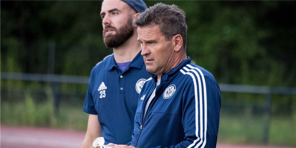 Nach Verlängerung: Holen Sie nun Ihren Sohn zum ETuS zurück, Thomas Linden? Co-Trainer Thomas Linden (v.) bleibt dem ETuS Haltern genau so erhalten wie Cheftrainer Phillip Oligmüller (h.).