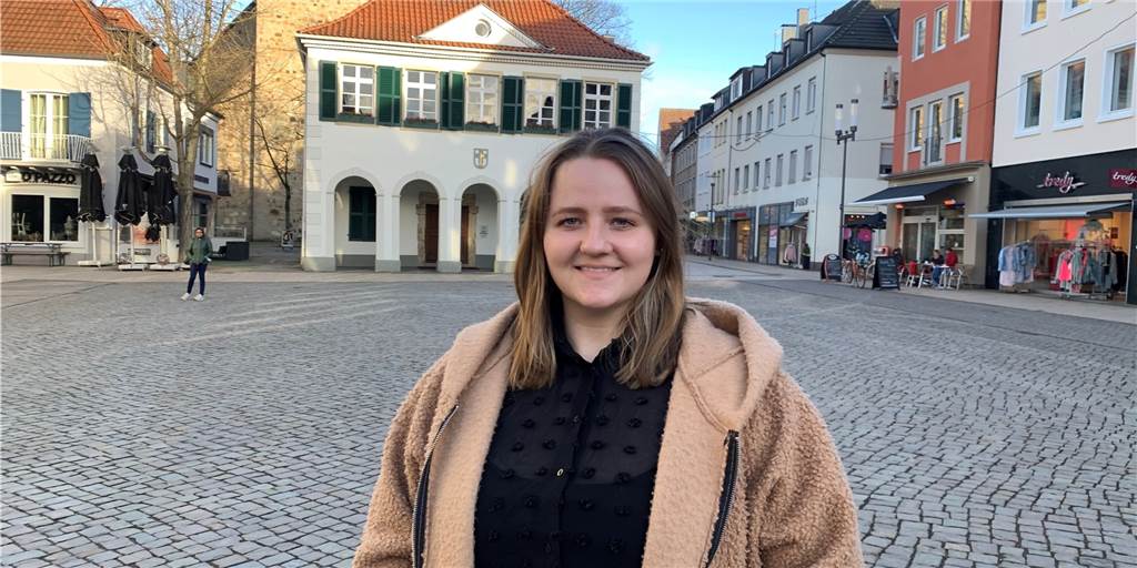Masterstudentin Jennifer Eberlein: Sanierung des Habiflex zahlt sich aus Jennifer Eberlein ist Dorstenerin und macht ihren Masterabschluss an der Uni Cottbus zu einem weit bekannten Dorstener Wohnhaus.