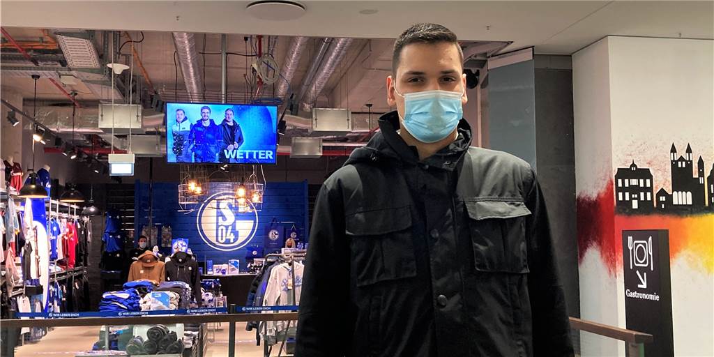 Palais Vest: Kunde Dean Singh bedauert das Aus für den Schalke-Fanshop