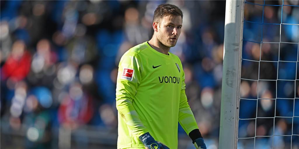Nach Bayern-Sieg: Michael Esser würde im Amateurfußball spielen wollen - aber nicht im Tor Michael Esser hielt seinen Kasten beim 4:2 des VfL Bochum gegen Bayern München bis auf zwei Gegentore sauber.