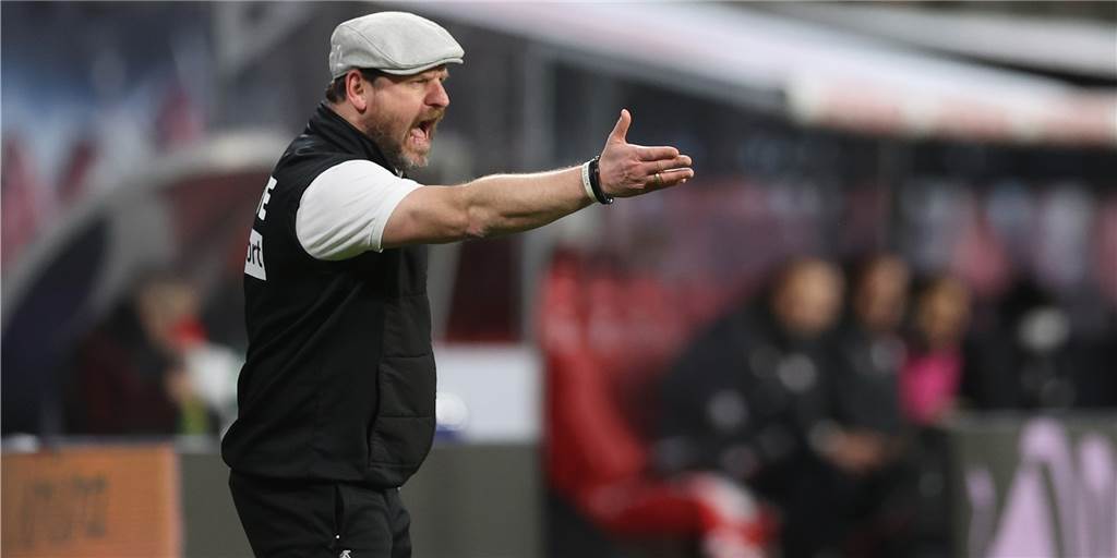 Dortmunder B-Liga-Trainer hält emotionalere Ansprachen als Steffen Baumgart Dortmunder B-Liga-Trainer hält emotionalere Ansprachen als Steffen Baumgart