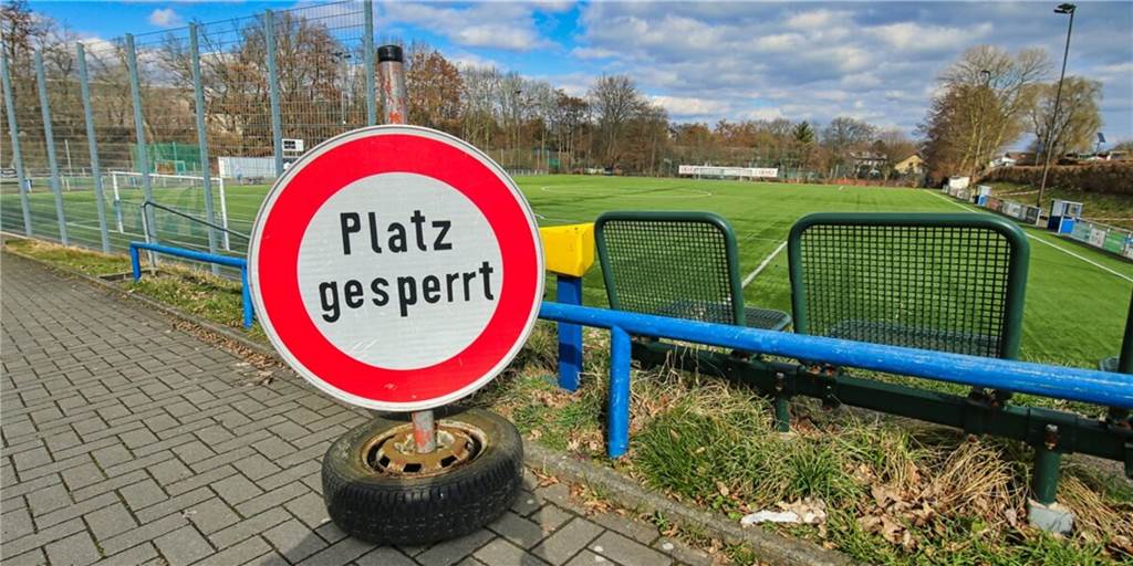 Sportplätze in Castrop-Rauxel bis 17. Februar gesperrt - eine Stadt sagt schon alle Spiele ab In Castrop-Rauxel wurden die Sportplätze gesperrt.