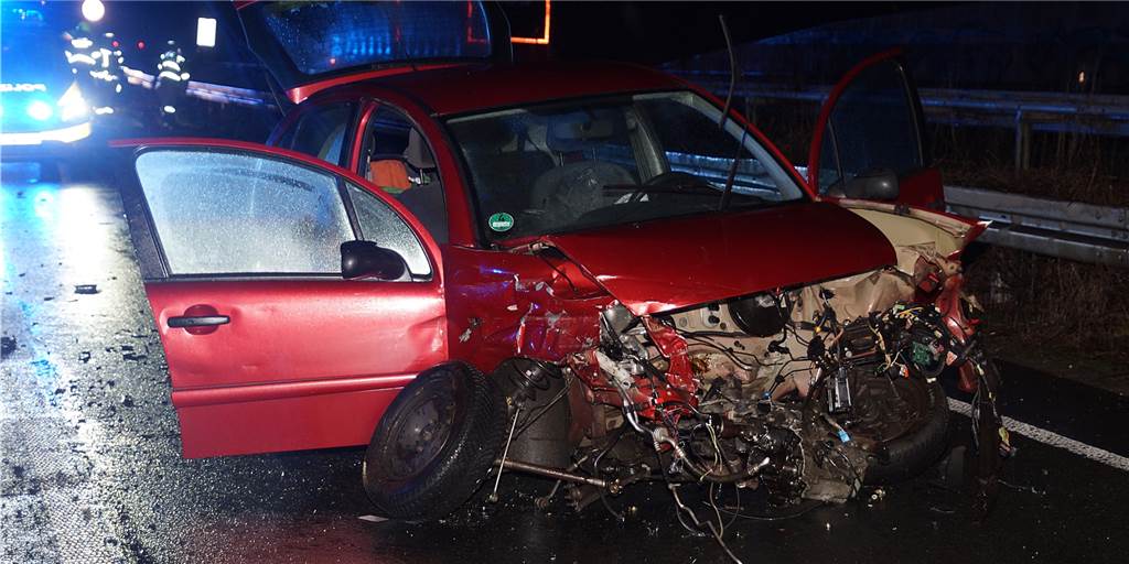 A2: Vollsperrung nach Unfall bei Kamener Kreuz aufgehoben Die A2 war am Mittwochabend bei Kamen nach einem Unfall in Fahrtrichtung Hannover zeitweise vollständig gesperrt.