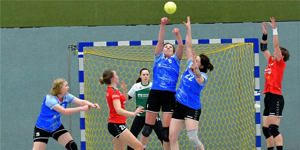 Wegen Corona: Spiel des TV Werne abgesagt - Team spielt trotzdem Die Handballerinnen des TV Werne (blau) spielen am Sonntag nun doch. Der Gegner ist der Soester TV.
