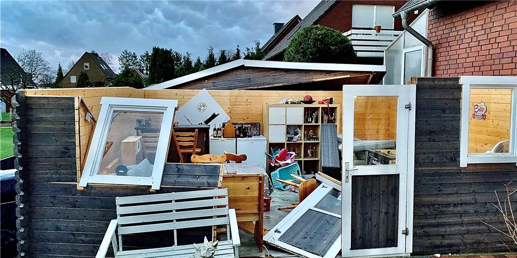 Sturm-Ticker zum Nachlesen: Bäume auf Schienen und Straßen, viele Zugausfälle Der Sturm hat viel Verwüstung hinterlassen - so wie hier in Nordkirchen.