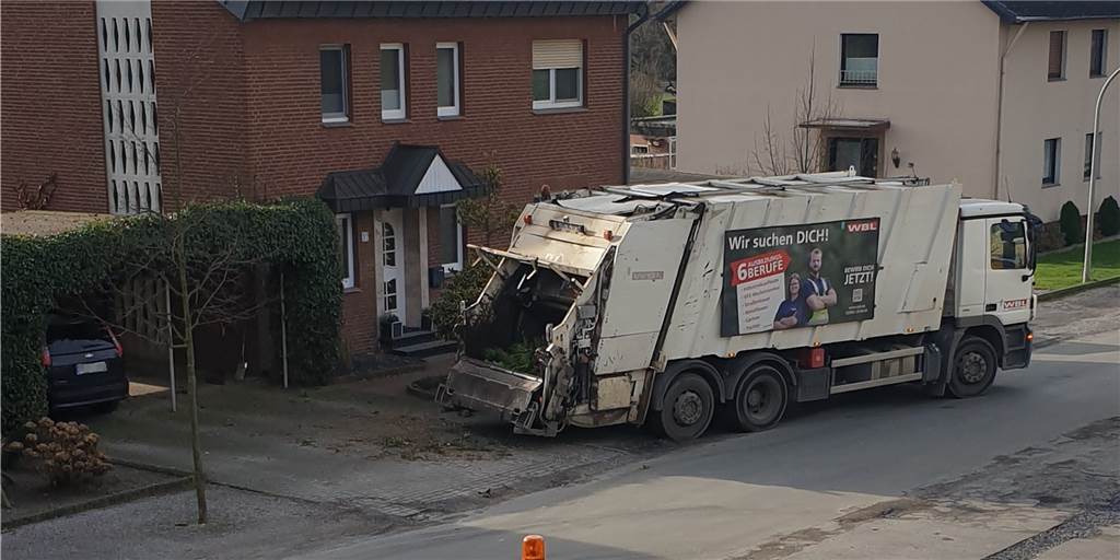 Ein Fahrzeug der Wirtschaftsbetriebe Lünen war an einem Samstag im Februar in Selm im Einsatz.
