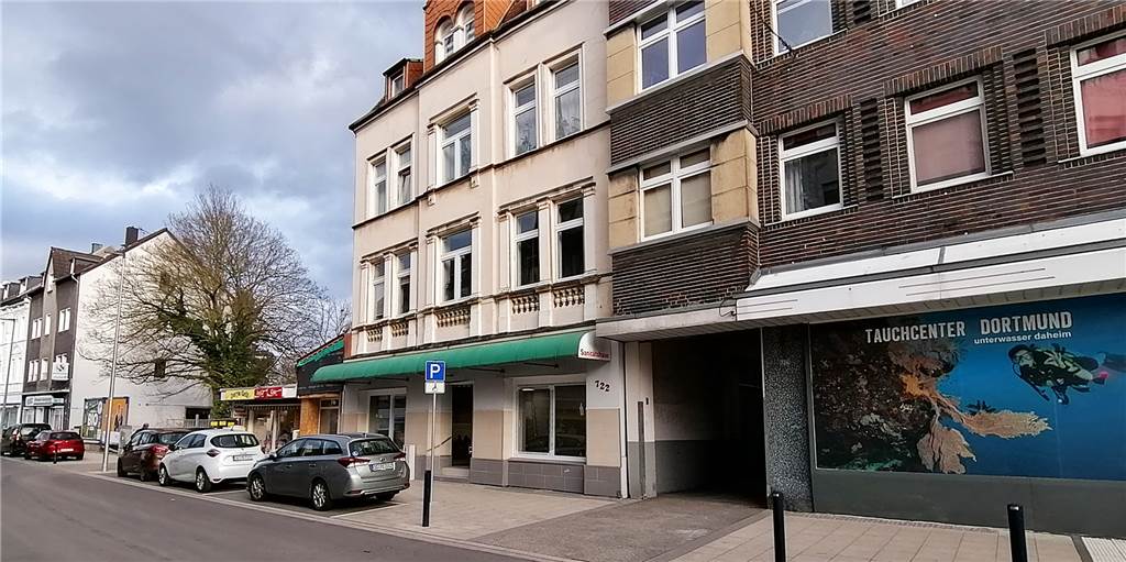 Neues Leben in leerstehenden Geschäften: Imbiss zieht in frühere Boutique Die Geschäftszeile im zuletzt sanierten Teil des Ortskerns bekommt bald neues Leben.