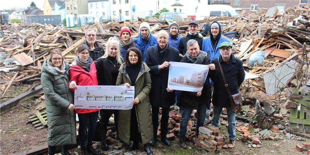 Auf einer Dortmunder Baustelle soll die Zukunft der Architektur entstehen GWG, Architekturbüro und die Baukreisel-Mitglieder präsentierten das Upcycling-Projekt auf der Baustelle an der Provinzial-Straße.
