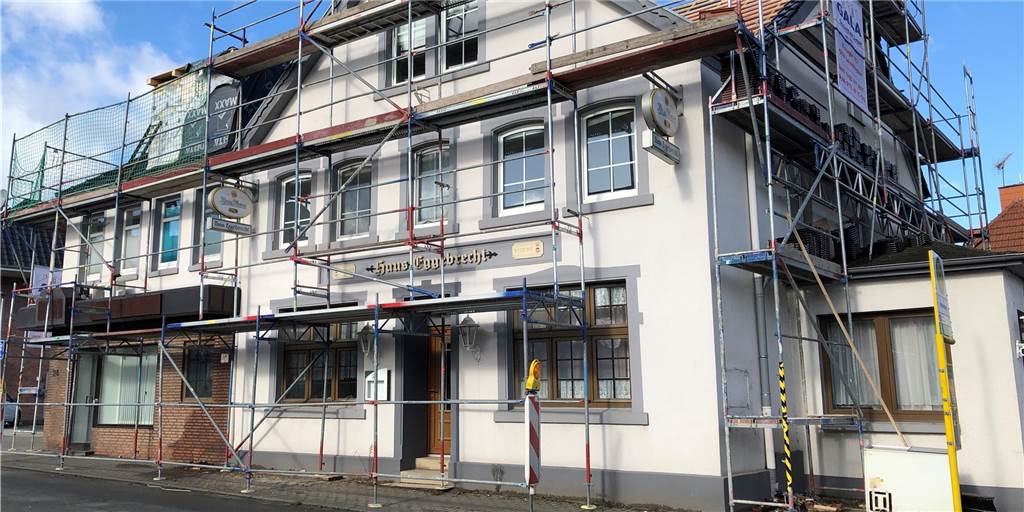 Haus Eggebrecht bleibt erhalten - so sehen die Zukunftspläne aus Das Haus Eggebrecht, die urige Stammkneipe der Lavesumer, ist verkauft. Zurzeit wird es renoviert, dazu gehört auch eine neue Dacheindeckung.