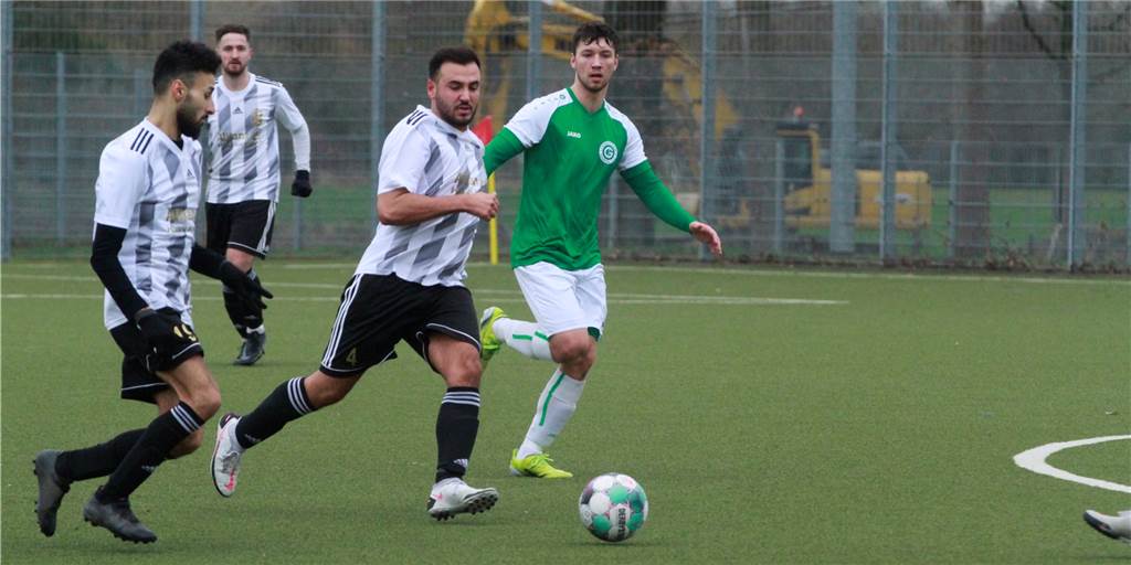 Krankenwagen-Einsatz und Last-Minute-Treffer: Eintracht Werne gewinnt in Lohauserholz Ibrahim Saadouni (l.) und Tunahan Sari (m.) mussten mit Eintracht Werne eine starke kämpferische Leistung zeigen, um zu gewinnen.