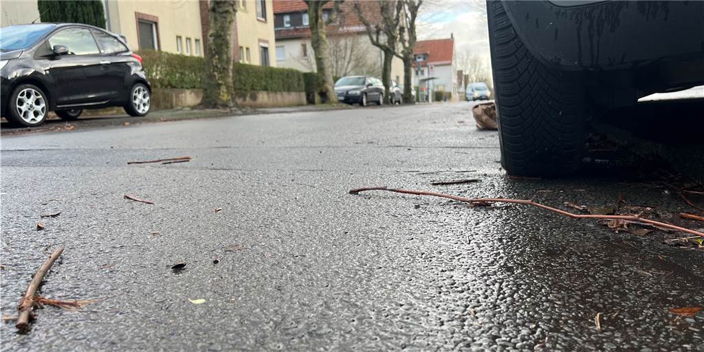 Nach „Antonia“: Nur leichte Sturmschäden in Schwerte – Hochwasser-Warnung Vor allem Äste, teils aber auch ganze Bäume landeten in der Sturmnacht auf den Schwerter Straßen.