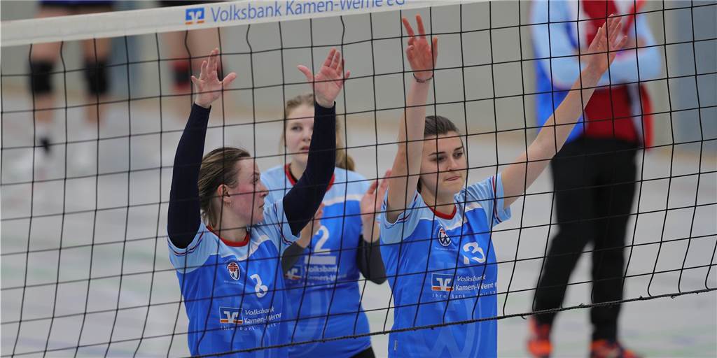 Oberliga-Volleyballerinnen des TV Werne sorgen weiter für Furore – Trainer überrascht mit Aussage Die Oberliga-Volleyballerinnen des TV Werne – (von links nach rechts) Anna Jäger, Jenny Bötger, Mira Struwe – spielen eine überragende Spielzeit und bezwangen nun sogar den Spitzenreiter.