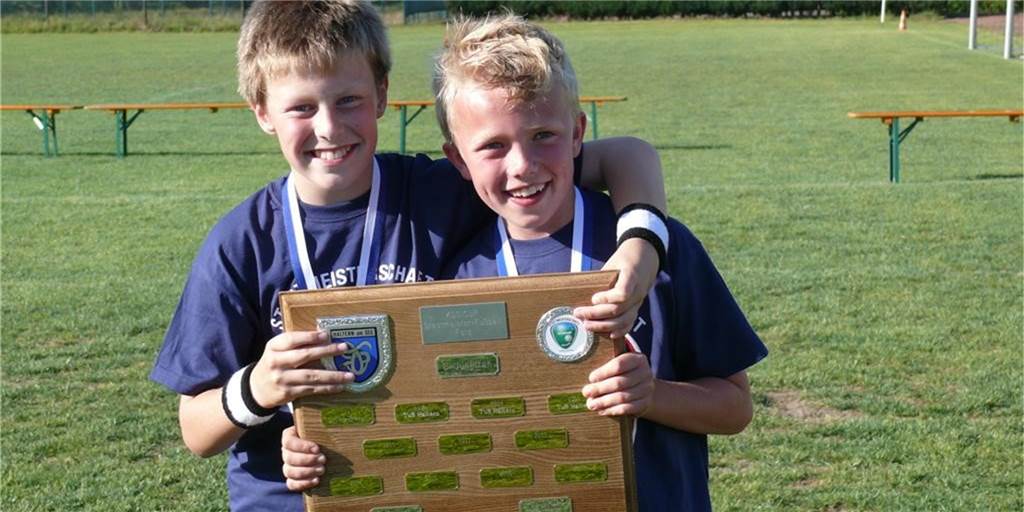 Pokalspiel ist das erste Duell zweier bester Freunde - einer muss aber zugucken Die beiden Halterner Maximilian Geisler (l.) und Finn Wortmann sind seit Kindheitstagen beste Freunde.