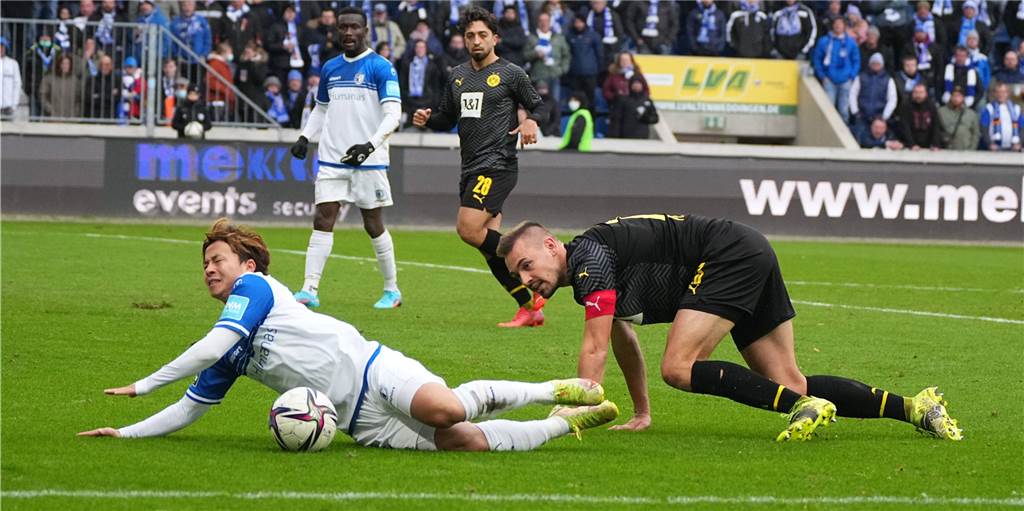 BVB-U23-Kapitän Pfanne stürzt ins Unglück: Steh auf, wenn du am Boden bist BVB-U23-Kapitän Pfanne stürzt ins Unglück: Steh auf, wenn du am Boden bist