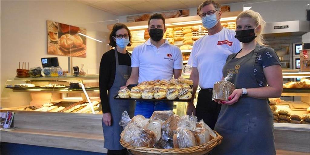 Nachfolge klar: Bei der Bäckerei Kremer übernimmt die elfte Generation Die Übergabe des Bäckerei-Traditionsbetriebs ist gesichert. Lukas Kremer (2. von links) tritt in die Fußstapfen von Vater Günther. Darüber freuen sich auch Mutter Hildegard (links) und Bäckereifachverkäuferin Mandy Bauland.