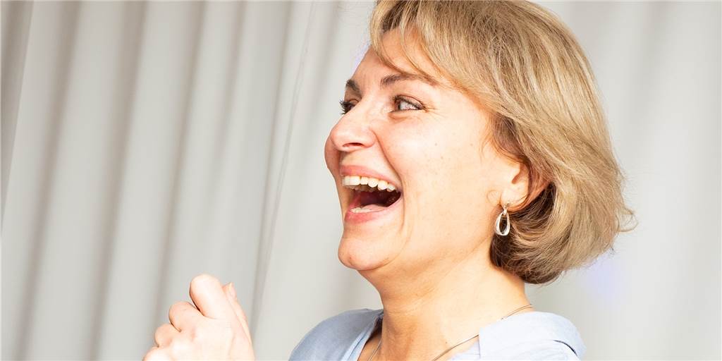 Ihre Lachyoga-Schule betreibt Bozena Mehrwald pandemiebedingt nur Online. Doch auch auf diesem Weg funktioniert es gut, ihren Teilnehmern das Lachen zu vermitteln.